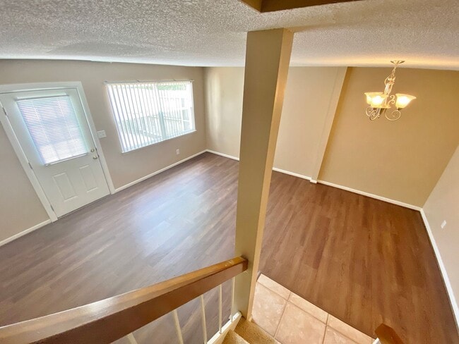 Building Photo - Amazing 2 Bedroom Townhome in Washington Square! Available 03-06-26! All Appliances Convey!