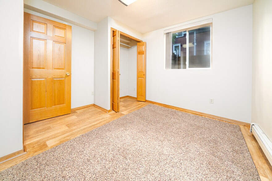 Building Photo - 617 N Cedar St