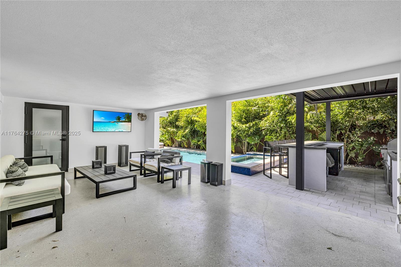 Building Photo - 1351 S Venetian Way