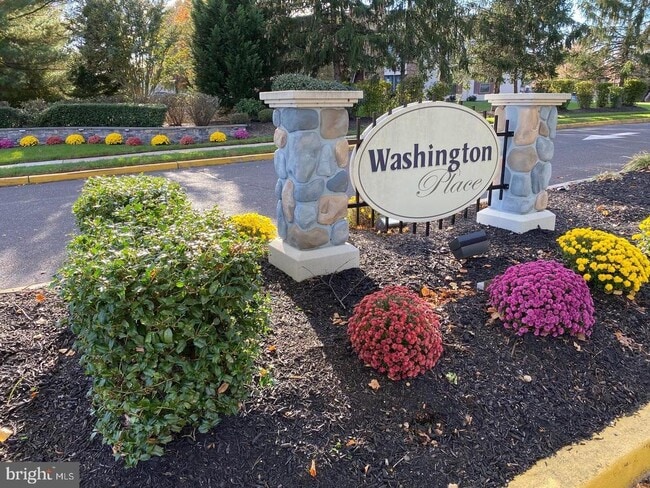 Building Photo - 16 Pickwick Pl