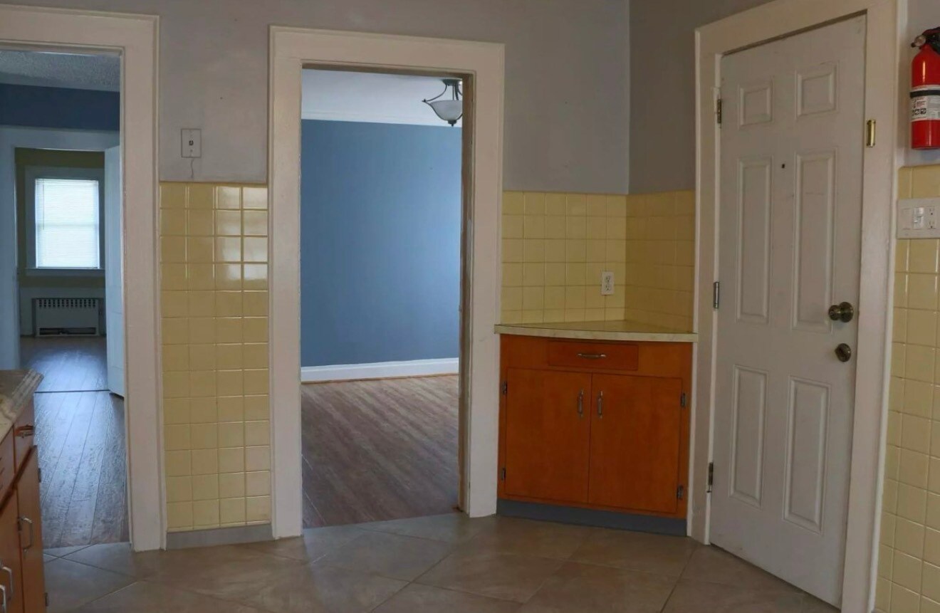 Building Photo - 454 N 7th St