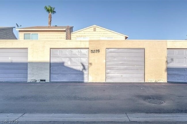 Building Photo - 5228 Garden Ln