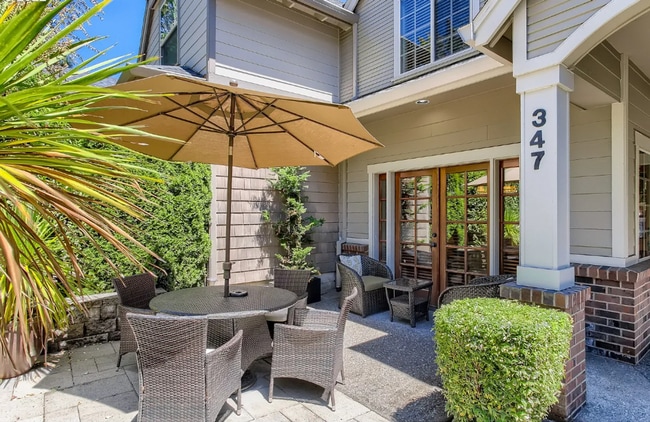 Building Photo - *Coming Soon!!* Fabulous Bright Townhome in the Heart of Downtown Lake Oswego.