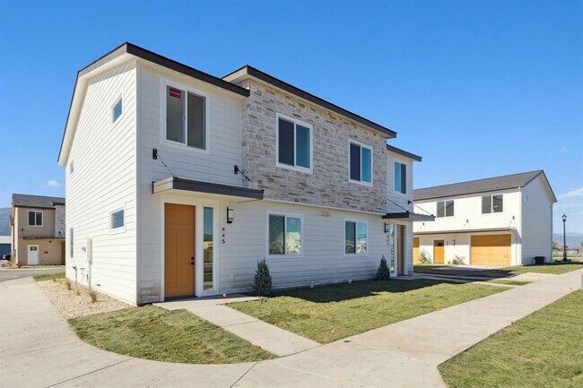 Building Photo - 445 Skeels Ave