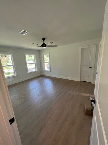 Building Photo - 1017 Tosch Ln