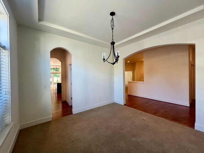 Building Photo - PENDING APPLICATION; Spacious Home on Golf Course  - All Bedrooms En Suite