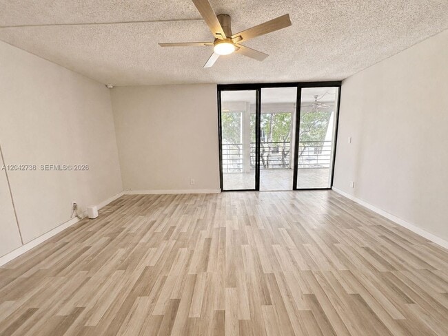 Building Photo - 20200 W Country Club Dr