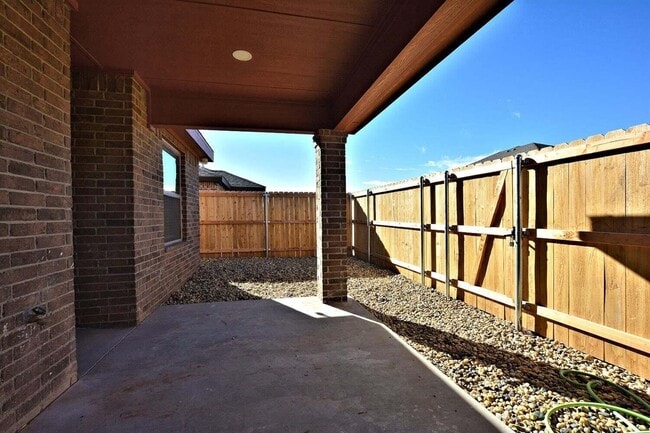 Building Photo - 1207 N Essex Ave