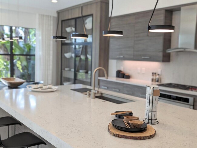 Building Photo - 17299 Pagoda Palms Dr