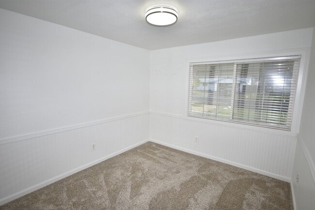 Building Photo - 1208 Glenbrook Ave