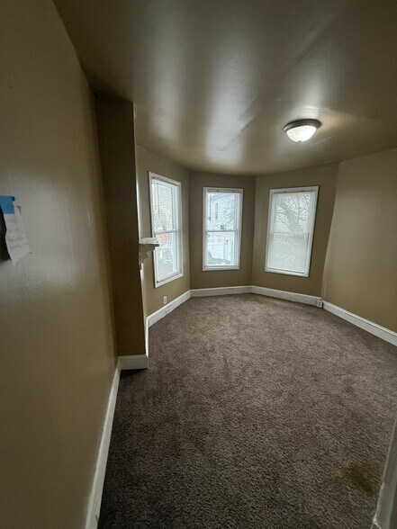 bedroom - 803 N DuPont St