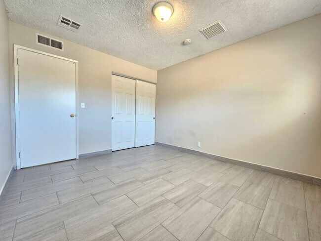 Building Photo - Beautiful interior and Convenient feature!...
