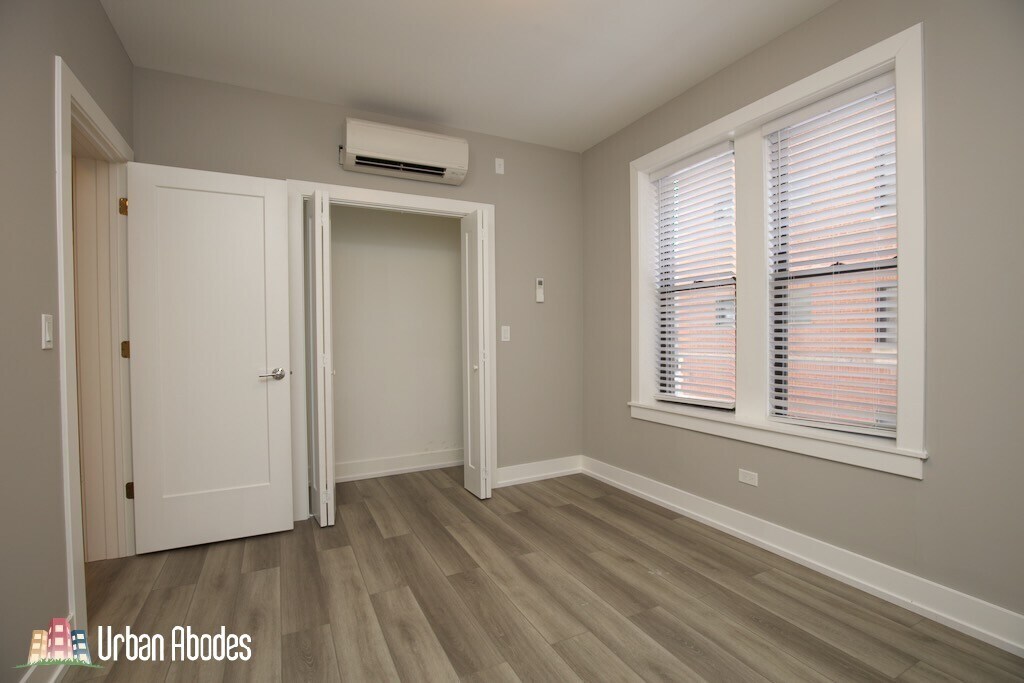 Building Photo - 3943 N Janssen Ave