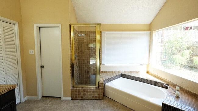Building Photo - 1203 Beckwood Cir