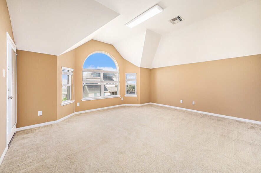 Building Photo - 11011 Kirker Ln