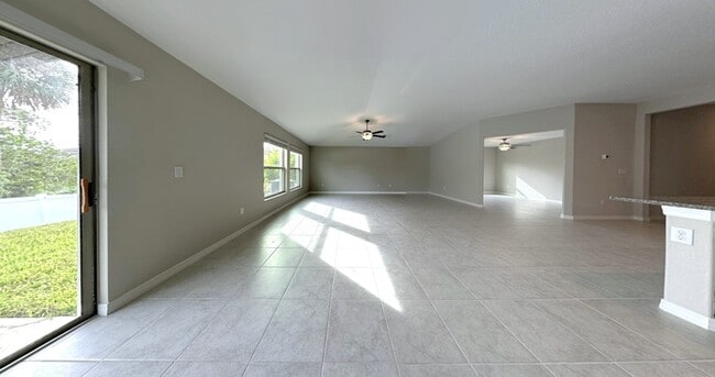 Building Photo - 376 Rain Berry Ave