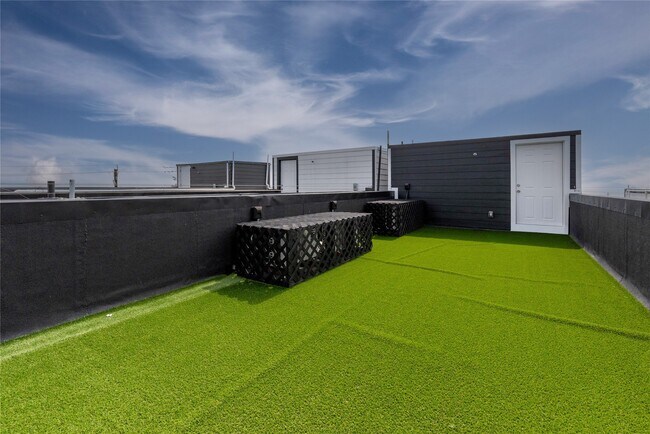 Building Photo - 805 Avenue K