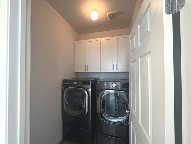 Building Photo - Single-story 1326 sq ft, townhome built in 2019 w/3 bed, 2 bath & spacious attached 2-car garage ...