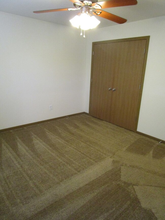 Building Photo - 601-603 Glenstone Dr.