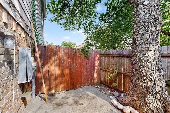 Building Photo - 46 Abbey Rd