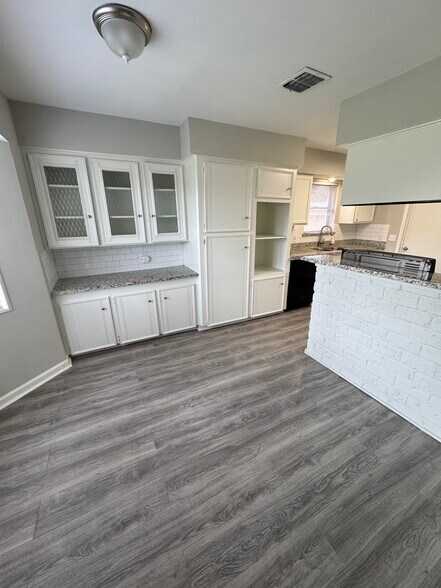 Building Photo - 11927 Troulon Dr