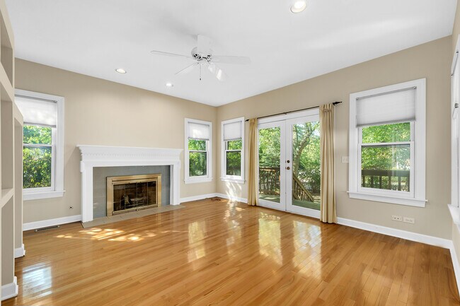 Building Photo - 4 N Vine St
