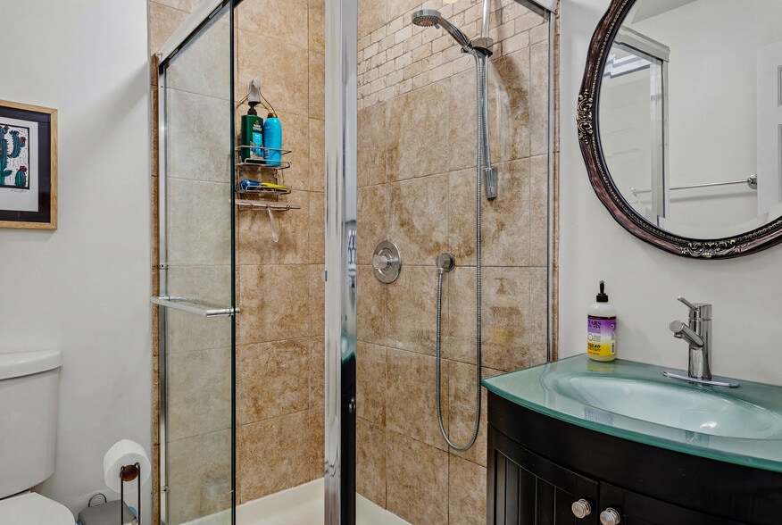 2nd Bathroom - 104 W Oak St