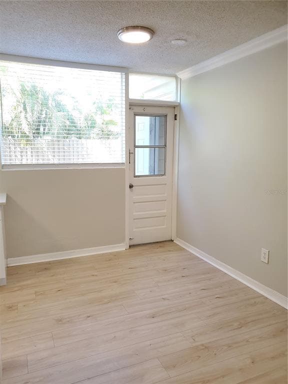 Building Photo - 3075 Los Altos Dr