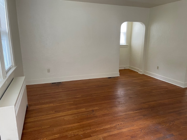 Building Photo - 5149 Fifth Ave