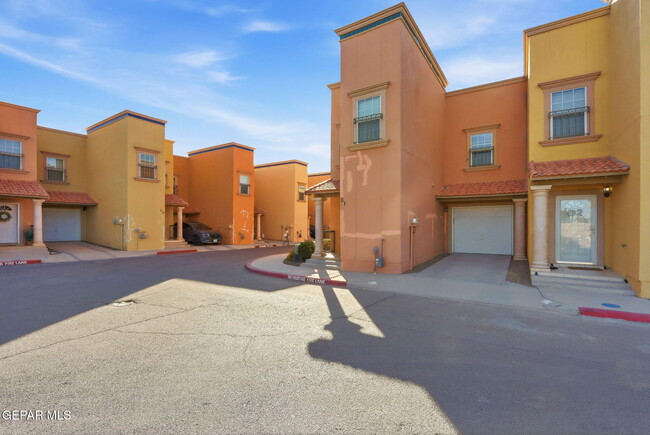 Building Photo - 3150 N Yarbrough Dr