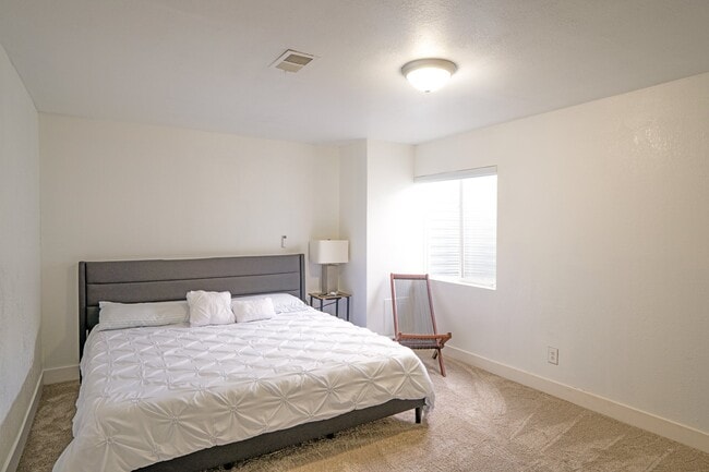 Building Photo - 4471 Mt Princeton St