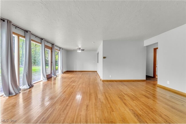 Building Photo - 6481 Glenwillow Dr