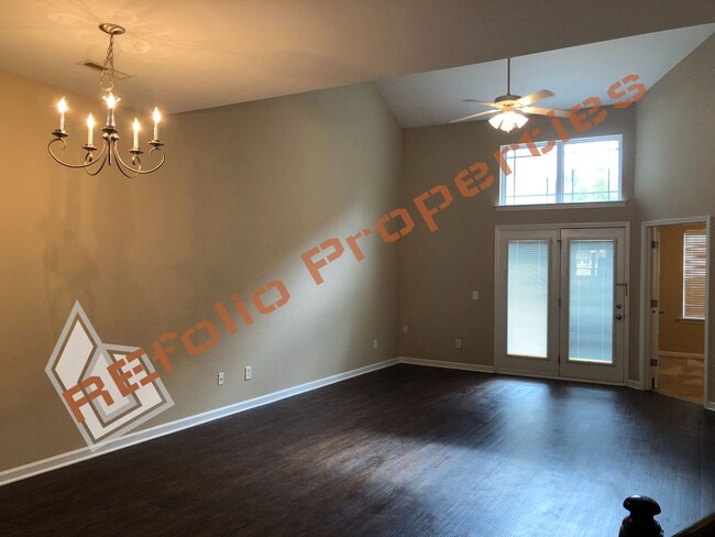 Building Photo - Great Location! 3 Bedroom 2.5 Bathroom 1 C...