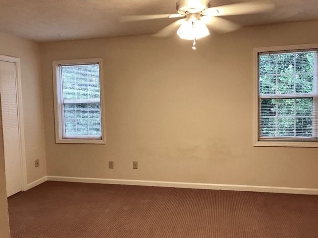 Building Photo - 330 Winding River Dr