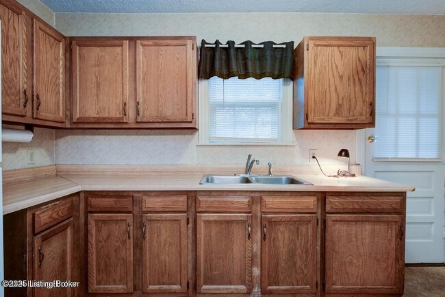 Building Photo - 210 Browns Ln