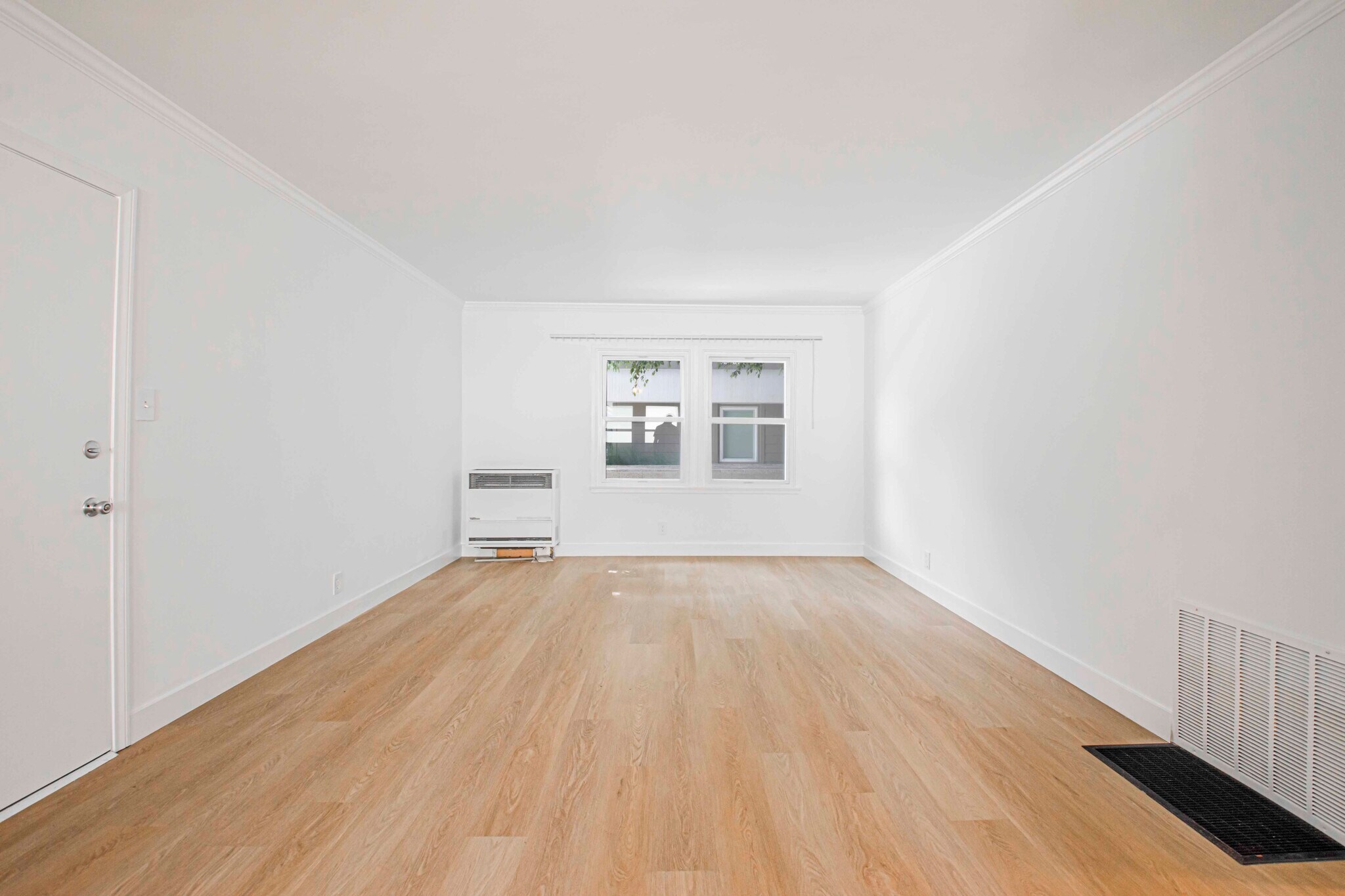 Building Photo - 5844.5 W 88th St