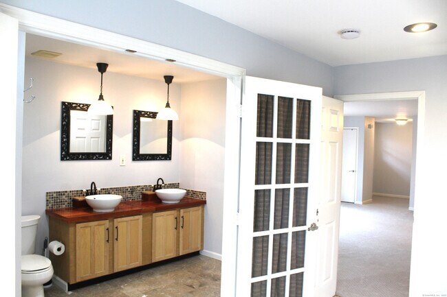 Building Photo - 38 Woodhill Rd