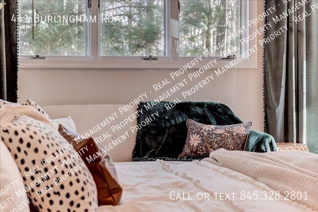 Building Photo - 441 Burlingham Rd