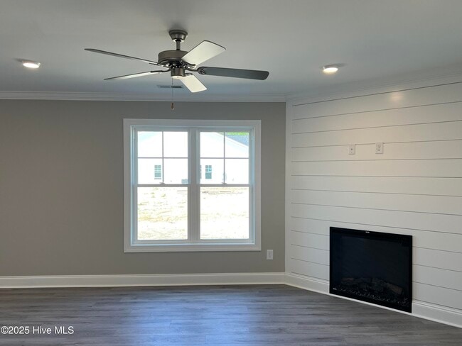 Building Photo - 821 Sarah Rebecca Dr