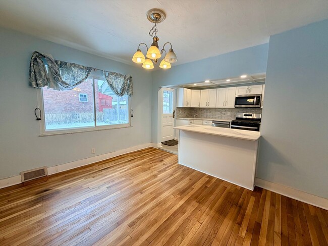 Building Photo - 1612 Oak Grove St