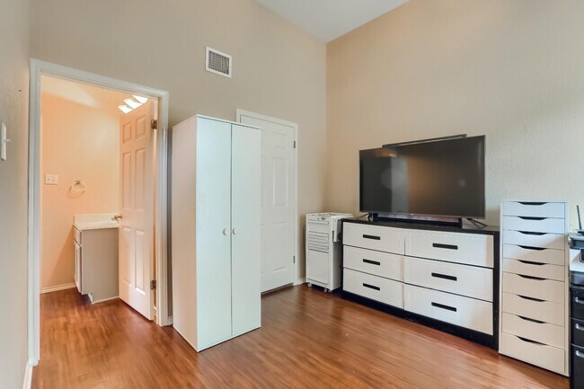 Building Photo - 301 Gulfstream Dr