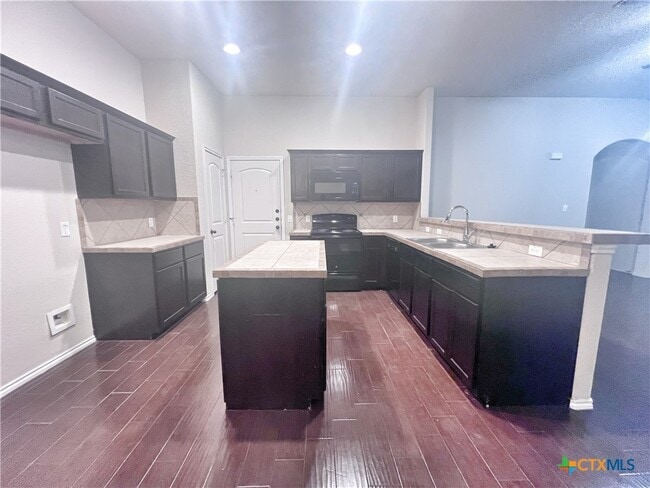 Building Photo - 569 Creekside Cir