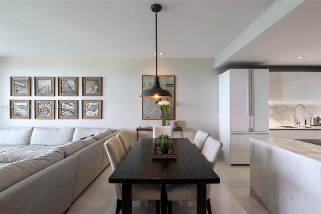 Building Photo - 10201 Collins Ave