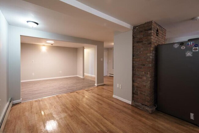 Building Photo - 547 1st St