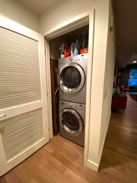 W&D - 6001 Carlton Way