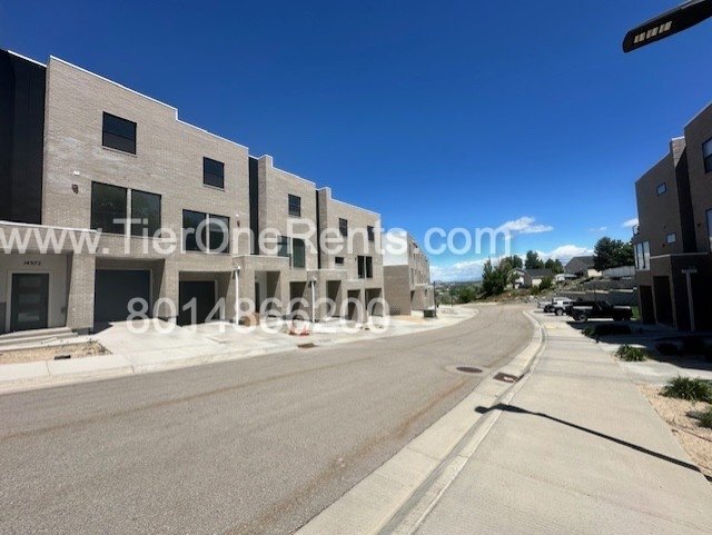Building Photo - This property offers a NO DEPOSIT option a...