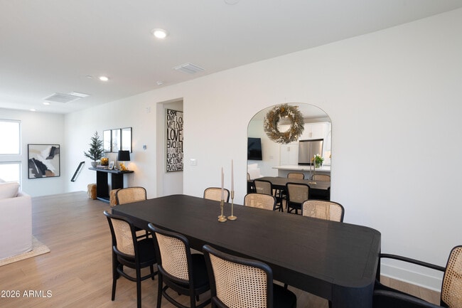 Building Photo - 2121 W Sonoran Desert Dr
