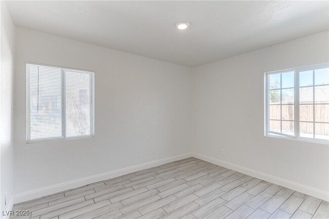 Building Photo - 309 N 16th St