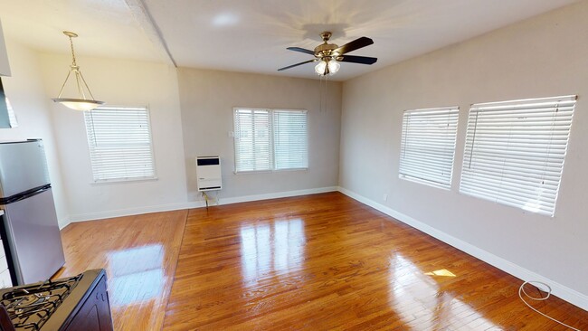 Building Photo - Budlong Apartments...Newly Renovated One Bedroom...Hardwood Floors!