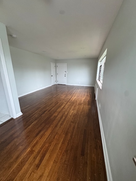 Building Photo - 1703 Avonlea Ave